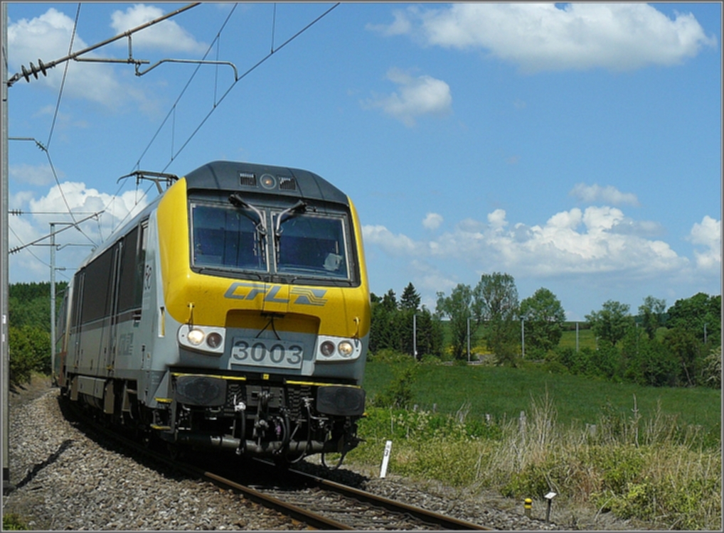 3003 is running between Basbellain and Troisvierges on June 1st, 2009.