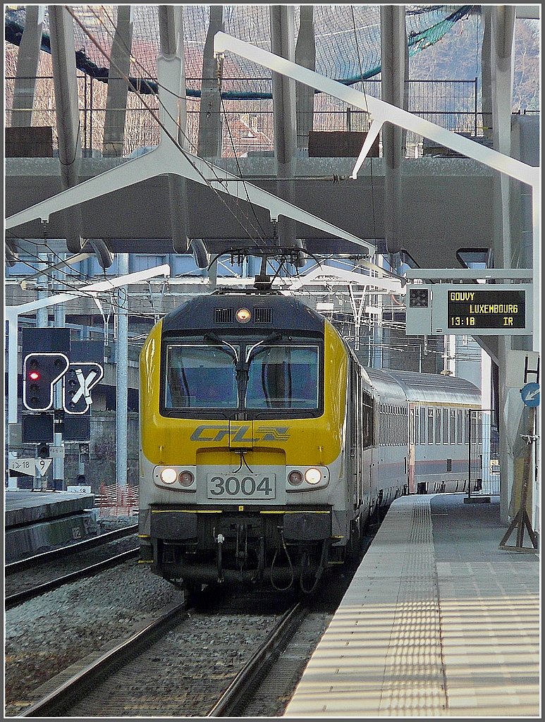 3004 is arriving at Lige Guillemins on its way from Liers to Luxembourg City on December 27th, 2008.