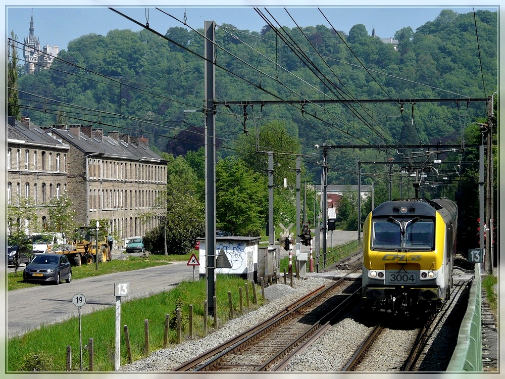 3004 is running though Esneux on May 23rd, 2010.