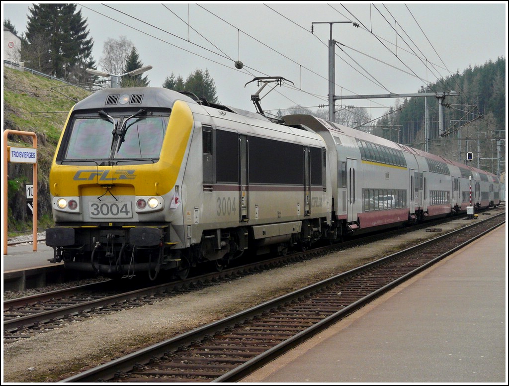3004 with bilevel cars photographed in Troisvierges on April 23rd, 2008.