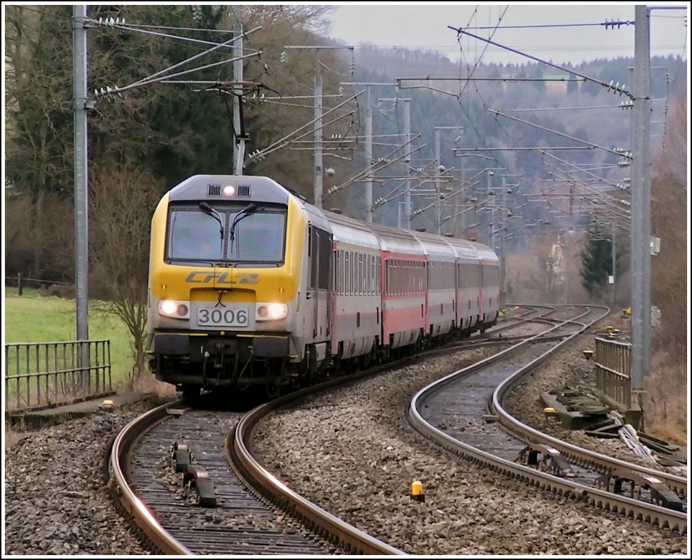 3006 is hauling the IR 115 Liers - Luxembourg City through Wilwerwiltz on December 11th, 2007.