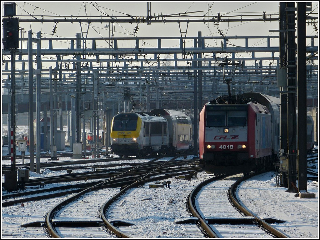 3007 and 4018 are entering in the same time into the station of Luxembourg City on February 1st, 2012.