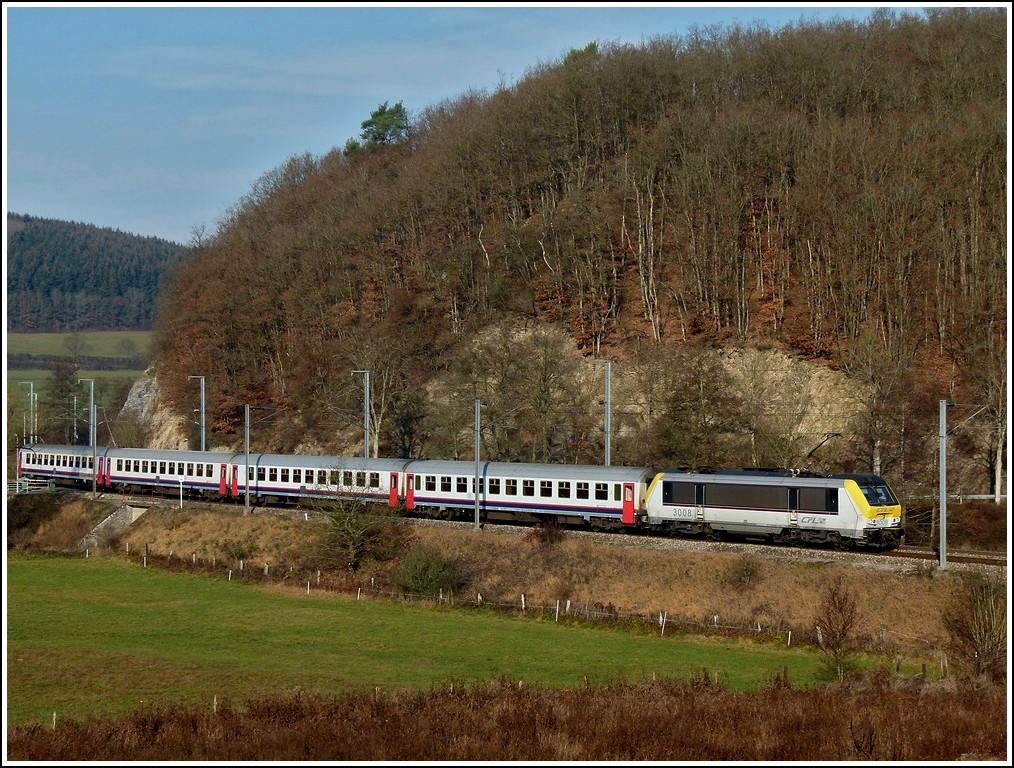 3008 is heading the IR 113 Liers - Luxembourg City in Drauffelt on November 21st, 2011. 