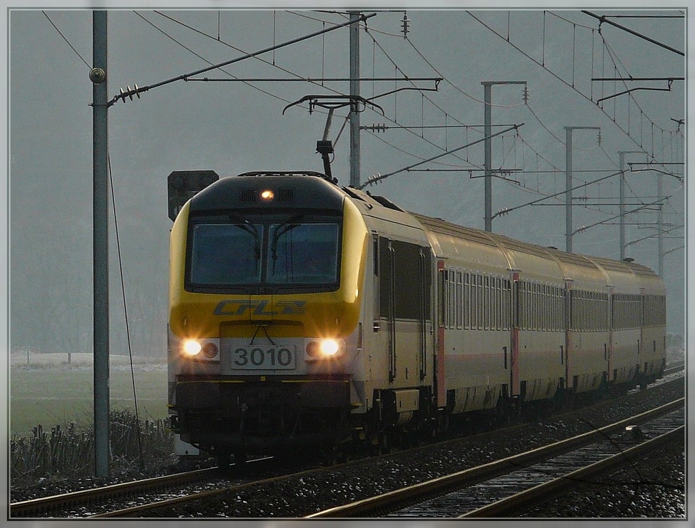 3010 is heading the IR 116 Luxembourg City - Liers in Erpeldange/Ettelbrck on the cold and foggy December 23rd, 2007.