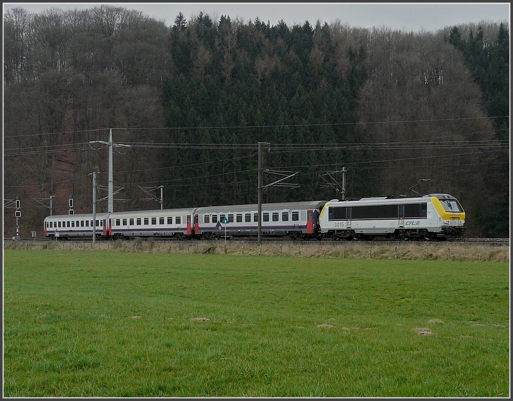 3015 heading the IR Luxembourg City-Liers is running between Ettelbrck and Erpeldange on March 22nd, 2009. 