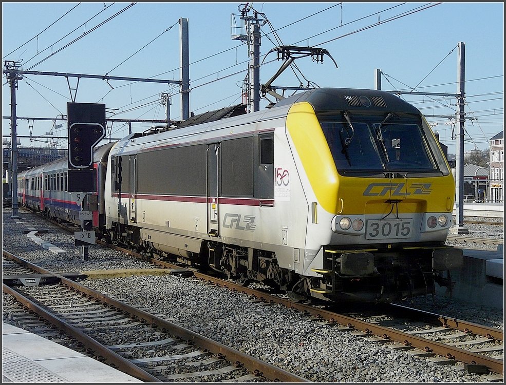 3015 is entering into the station Lige Guillemins on March 30th, 2009.