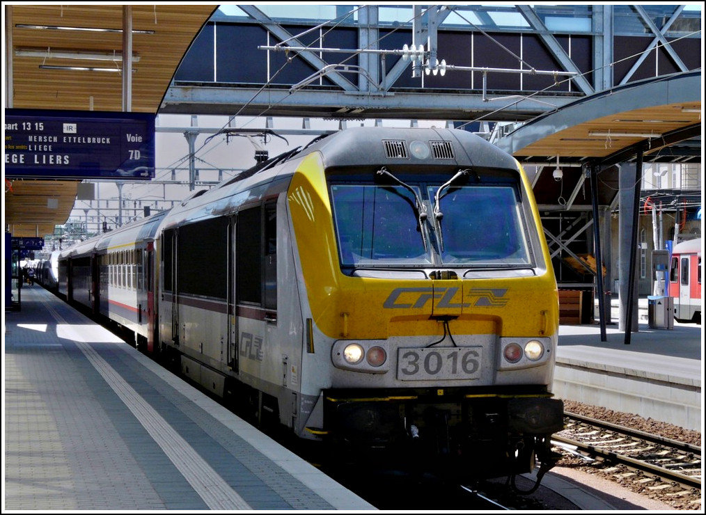 3016 with the IR 114 to Liers is waiting for passengers in Luxembourg City on June 26th, 2011.