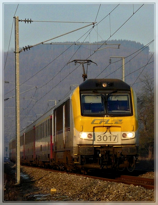 3017 is heading the IR 117 Liers - Luxembourg City in Erpeldange/Ettelbrück on December 23rd, 2007.