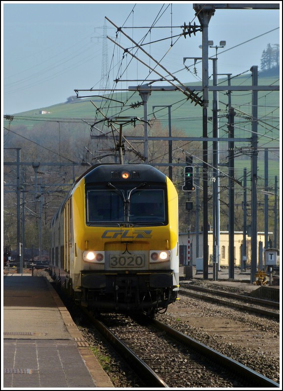 3020 is heading the IR 3735 Troisvierges - Luxembourg City in Ettelbrck on April 1st, 2012.