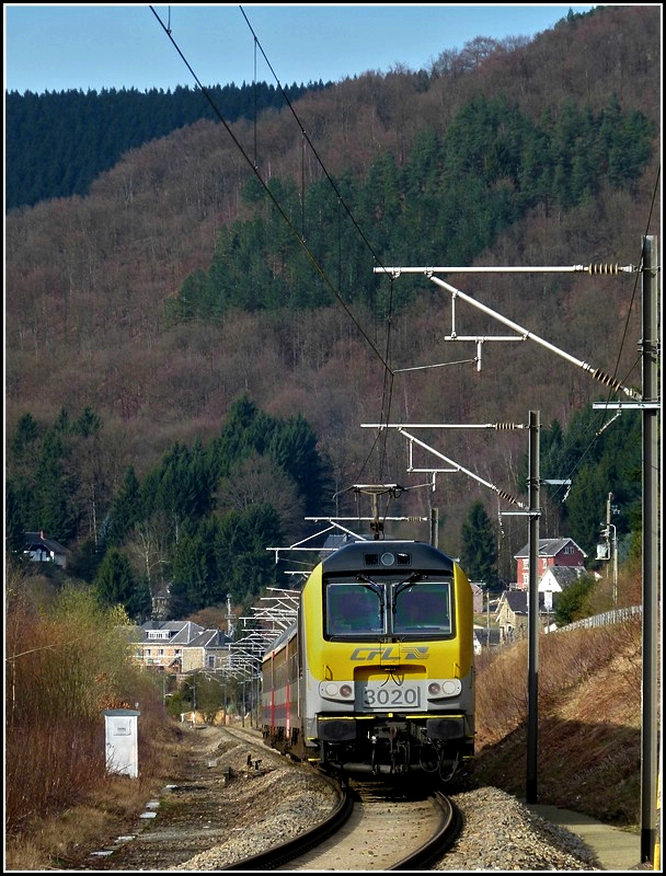 3020 is heading the IR 119 Liers - Luxembourg City between Coo and Trois-Ponts on March 20th, 2011.