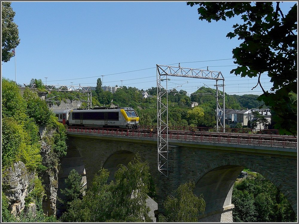 3020 with the IR Liers-Luxembourg City pictured on August 1st, 2009 while crossing the Bisserweg bridge just before arriving on its final destination. 