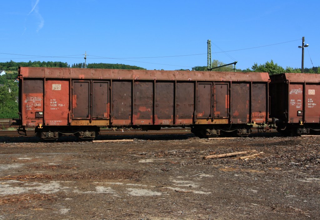 4-axle Open-top box wagon of the DB on 03.06.2011 in Scheuerfeld/Sieg (Germany)