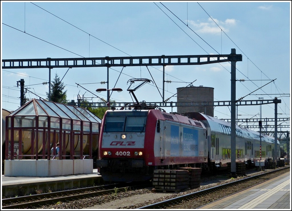 4002 with bilevel cars is entering into the station of Wasserbillig on August 10th, 1012.