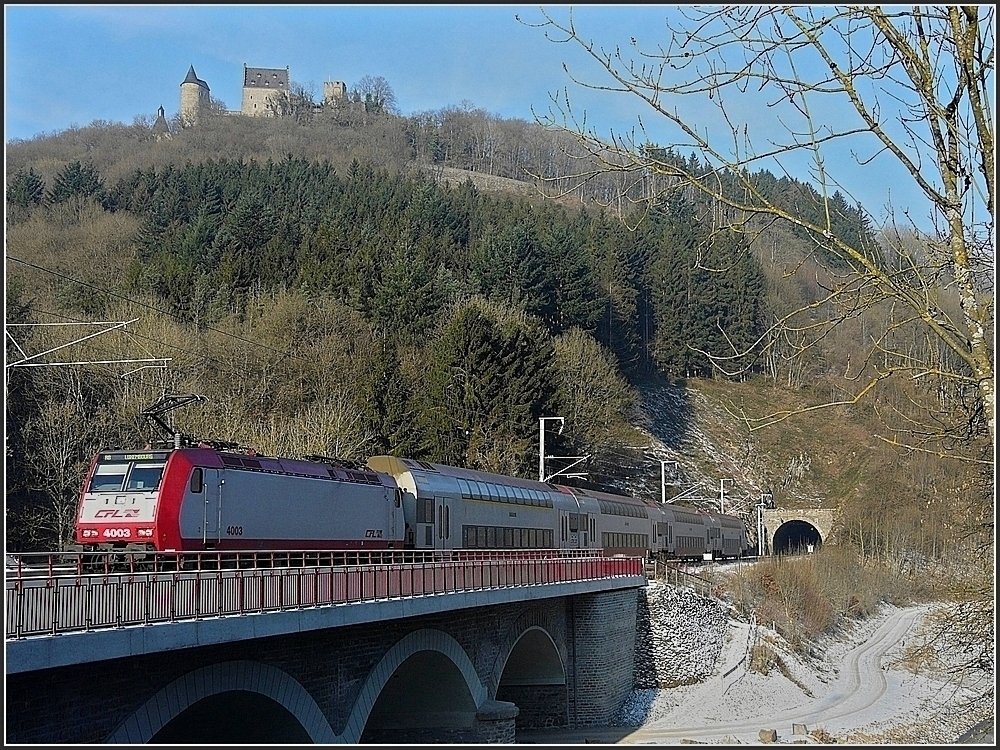 4003 is crossing the Sre Bridge near Michelau on January 11th, 2009.