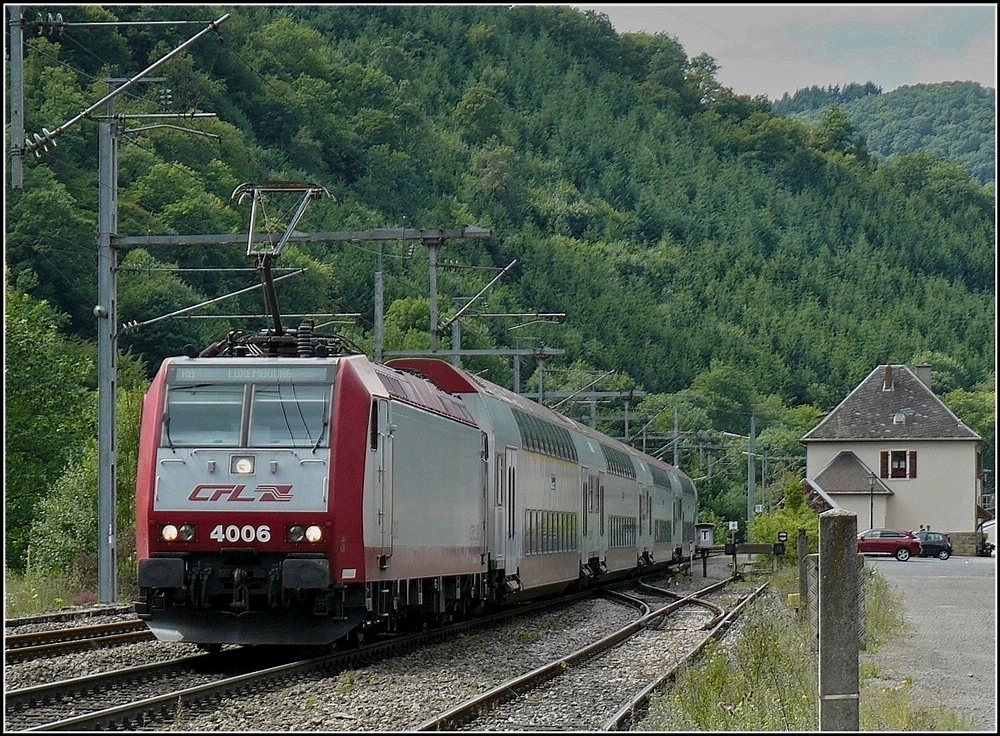 4006 with bilevel cars is leaving the station of Goebelsmühle on August 1st, 2010.