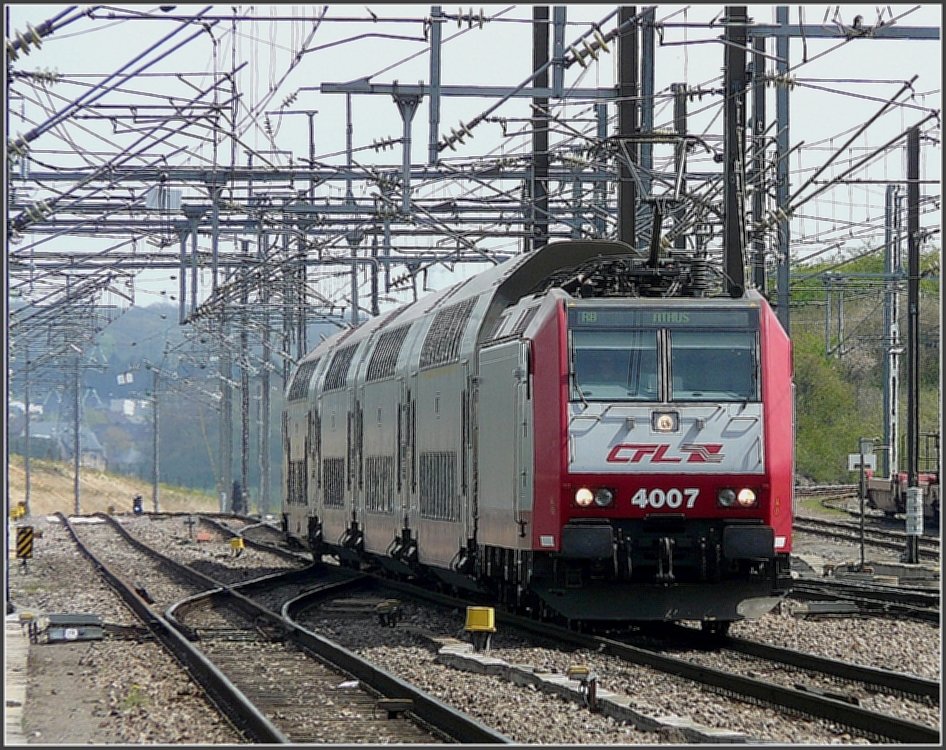 4007 is arriving with bilevel cars at the station of Ptange on its way from Luxembourg Ciy to Athus (B) on April 27th, 2008.