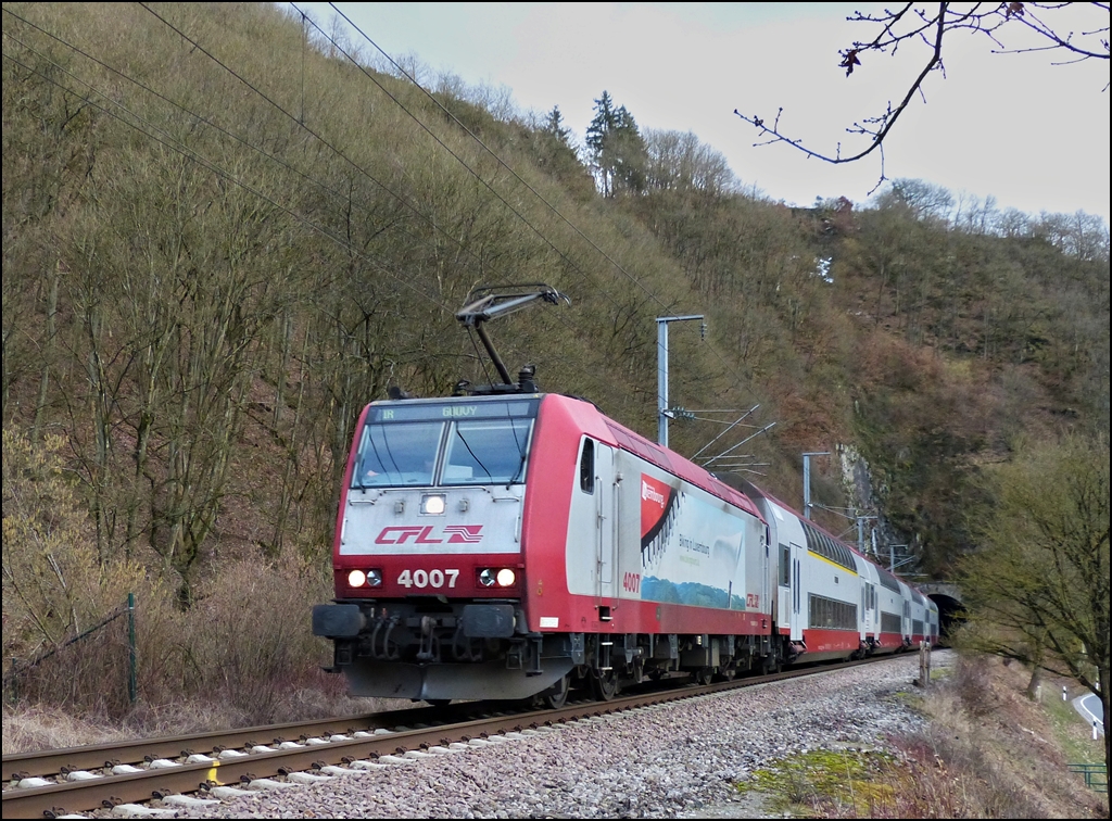 4007 is heading the IR 3816 Luxembourg City - Gouvy in Michelau on February 21st, 2013.