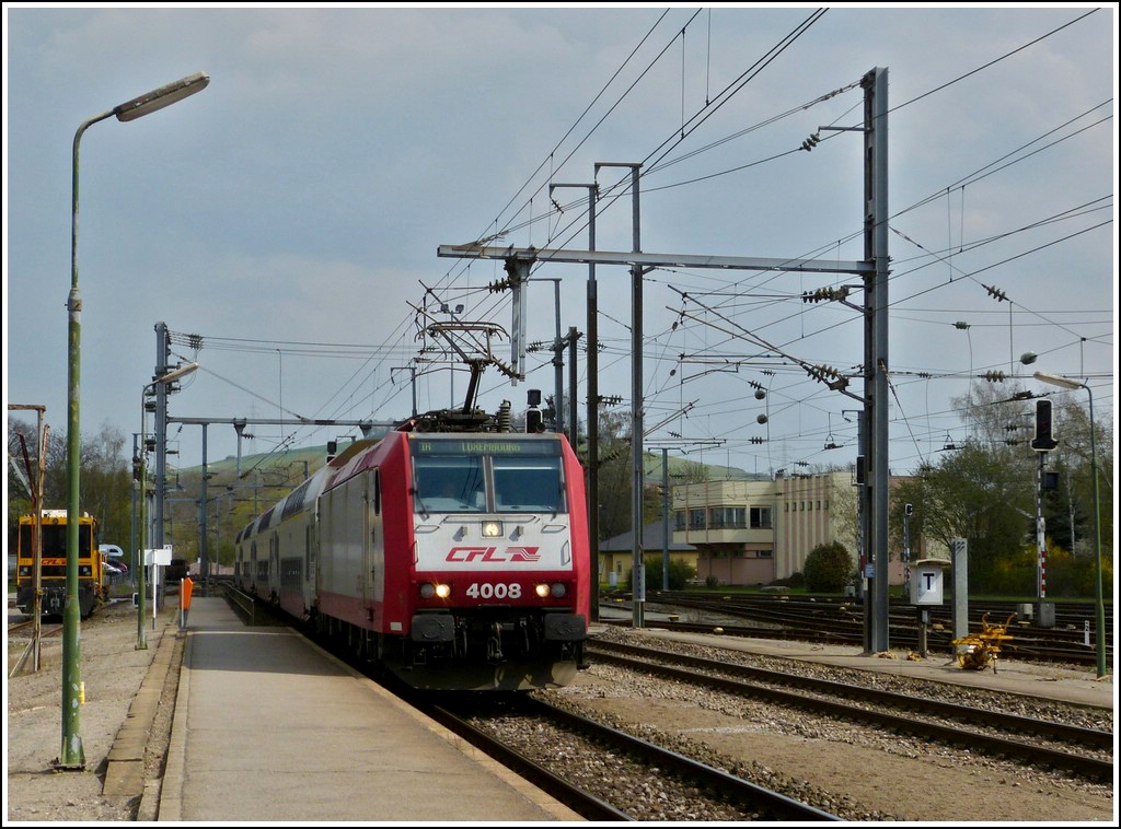 4008 is hauling the IR 3737 Troisvierges - Luxembourg City into the station of Ettelbrück on April 14th, 2012.