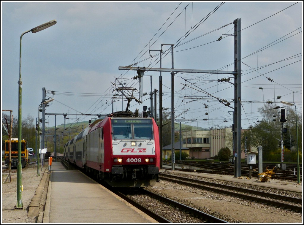 4008 is hauling the IR 3737 Troisvierges - Luxembourg City into the station of Ettelbrck on April 14th, 2012.