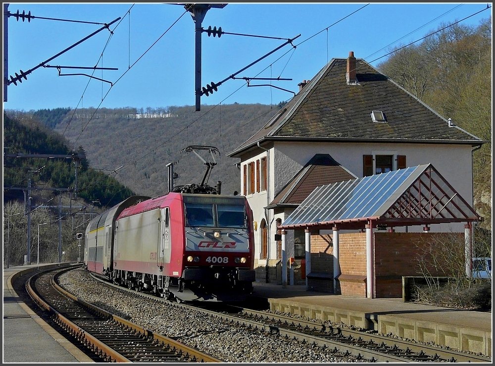 4008 is heading the IR Troisvierges-Luxembourg City at Goebelsmhle on March 7th, 2010.