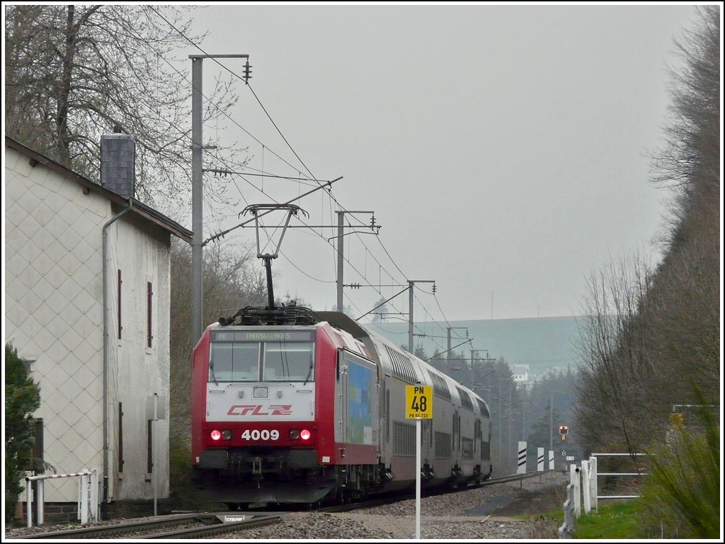 4009 is pushing its bilevel cars near Maulusmühle on April 23rd, 2008.