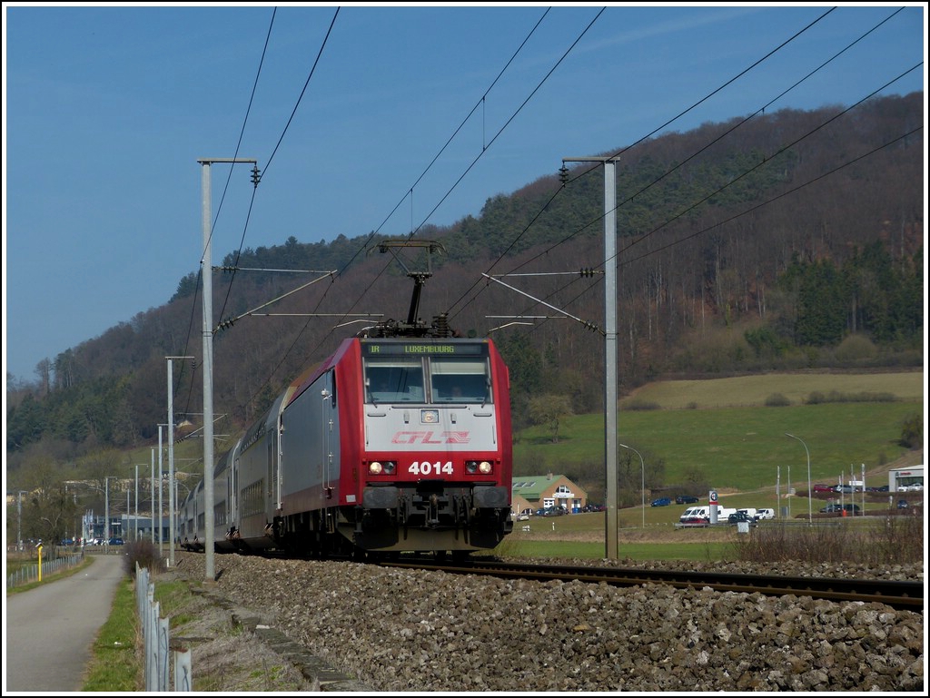 4014 is haeding the IR 3737 Troisvierges - Luxembourg City near Lintgen on March 15th, 2012.