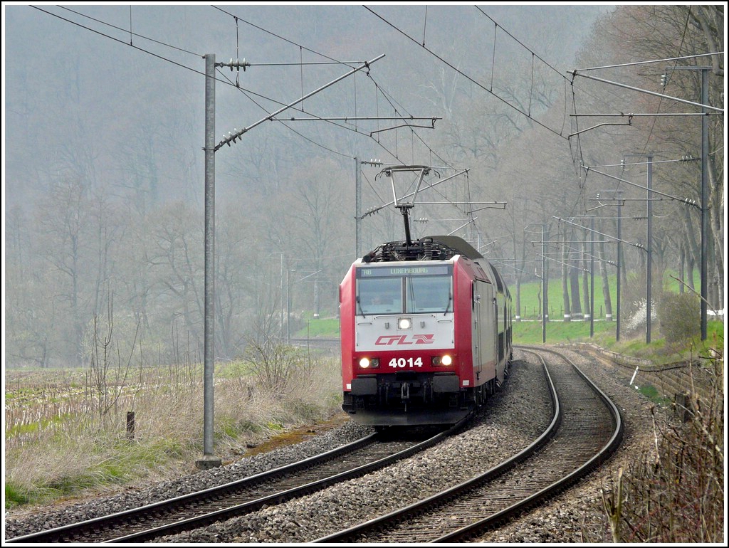 4014 is hauling the RB 3243 Wiltz - Luxembourg City between Colmar-Berg and Cruchten on April 11th, 2008.
