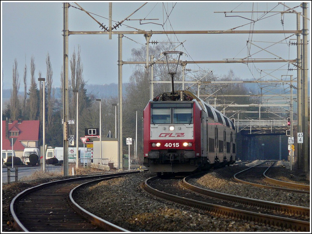 4015 is hauling a local train through Schieren on January 25th, 2009.