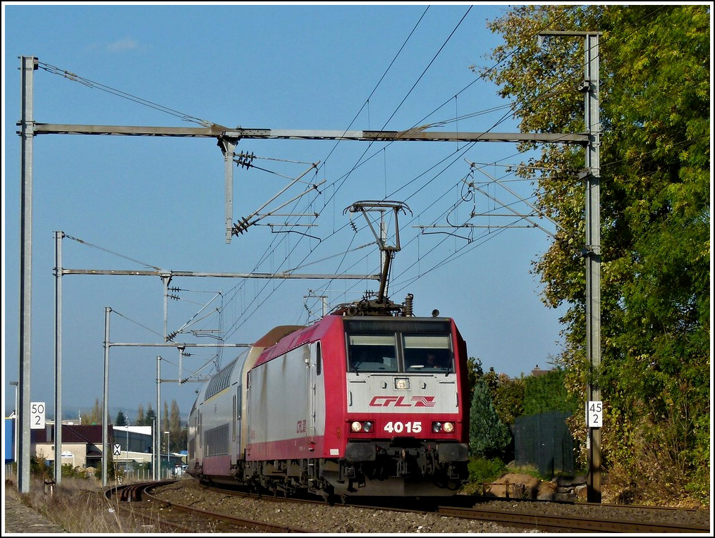 4015 is heading the RB 3240 Wiltz - Luxembourg City in Schieren on October 24th, 2011.