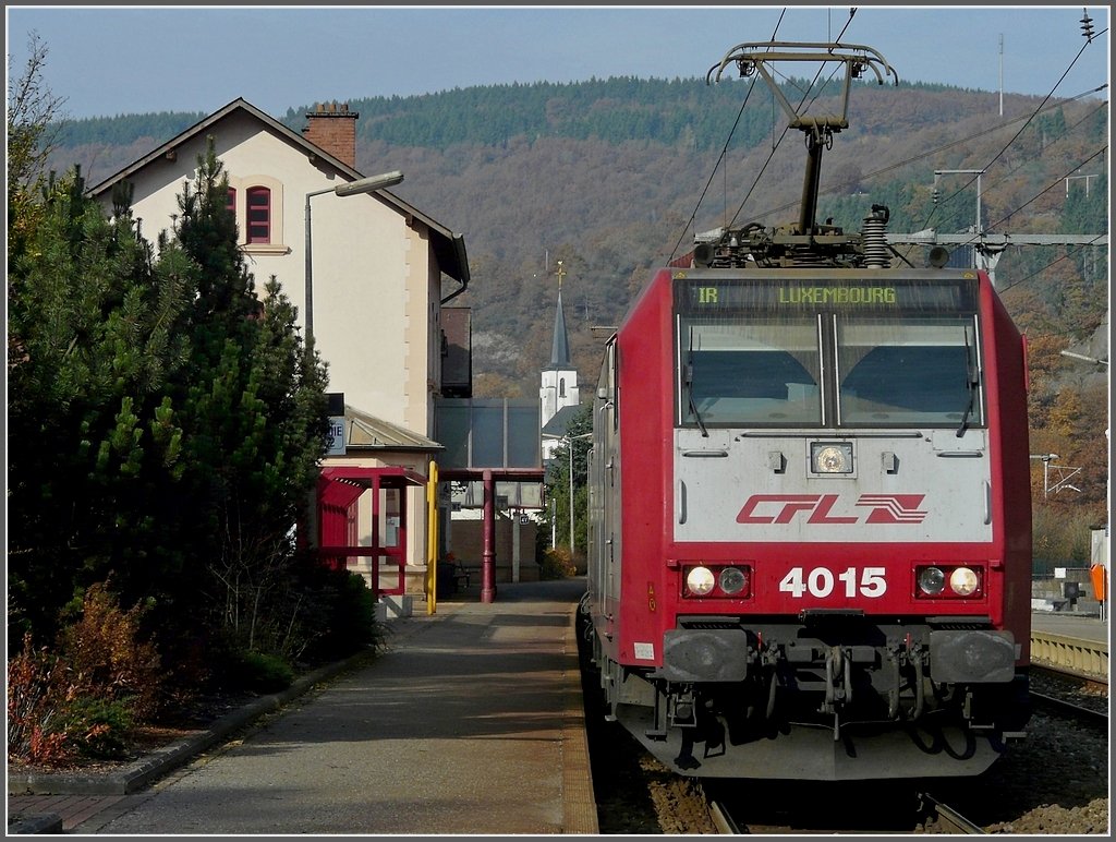 4015 pictured with the station and the church of Kautenbach on October 31st, 2009.