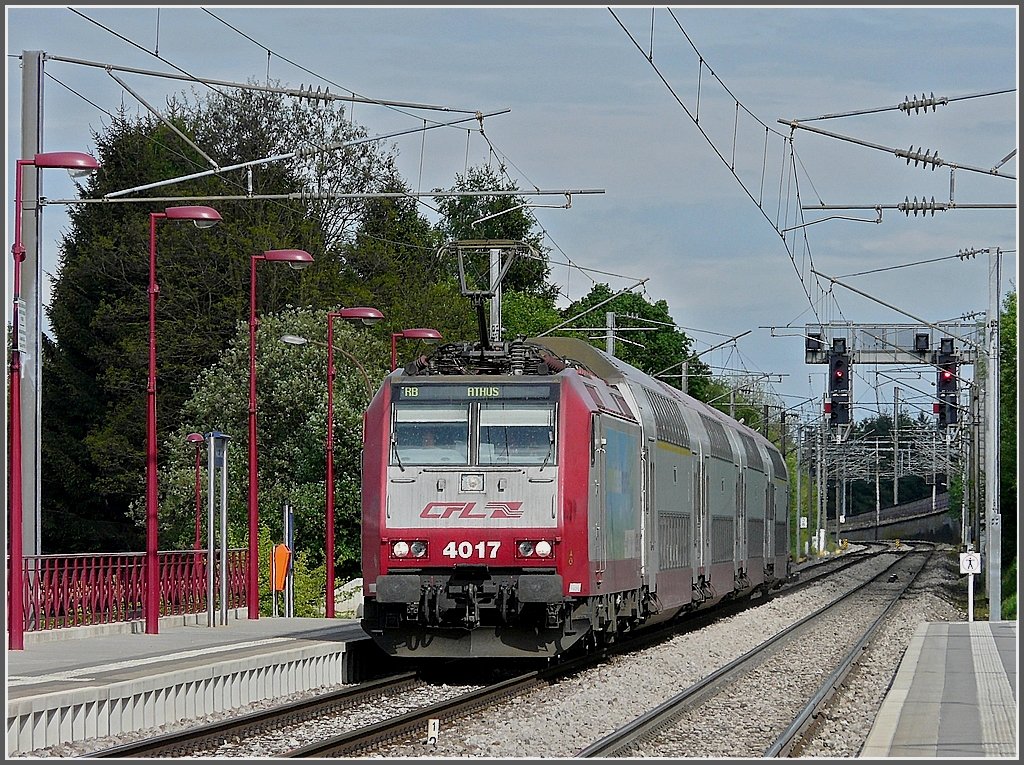 4017 heading a push-pull train arrives at the stop Lamamdelaine on its way from Luxembourg City to Athus (B) on May 3rd, 2009.