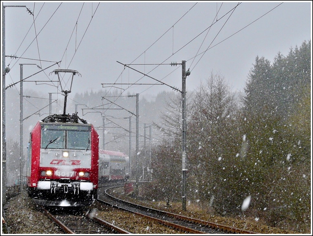 4017 is heading the IR 3741 Troisvierges - Luxembourg City in Enscherange during heavy snowfall on March 24th, 2008.