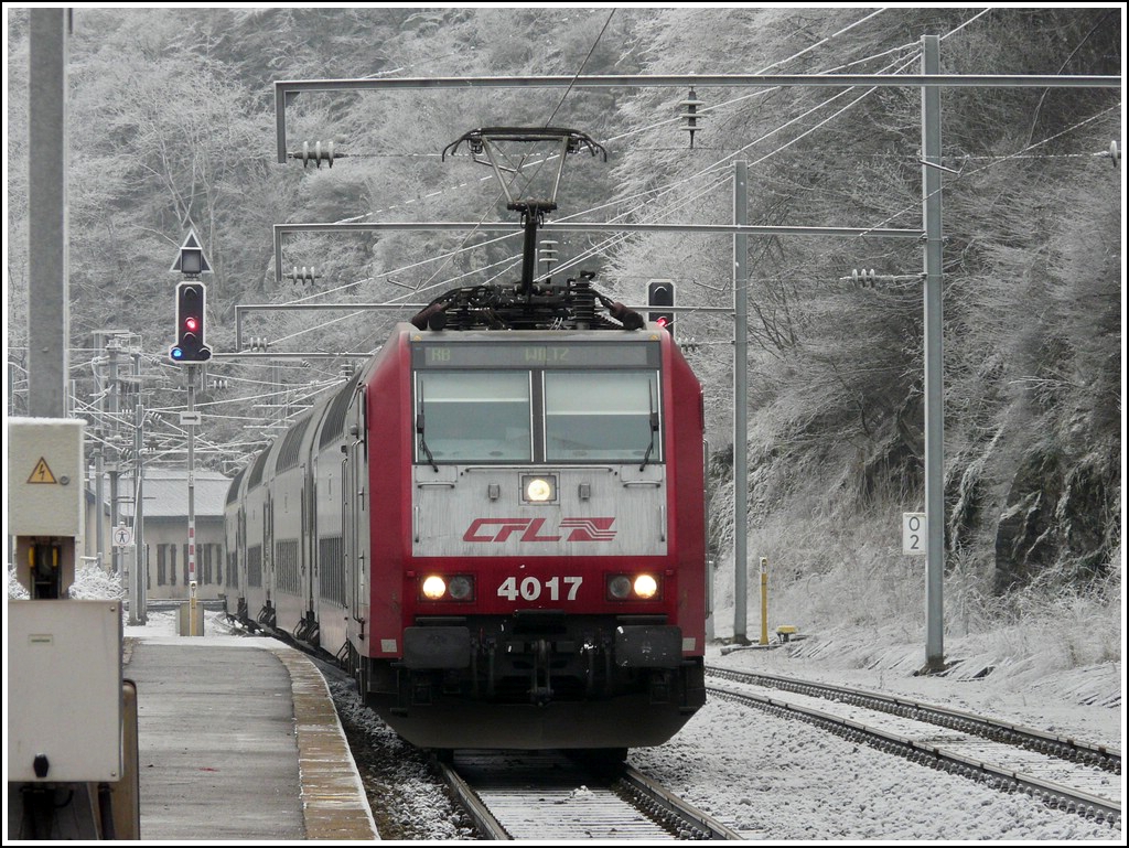 4017 with RB 3211 Luxembourg City - Wiltz is arriving in Kautenbach on December 25th, 2007.