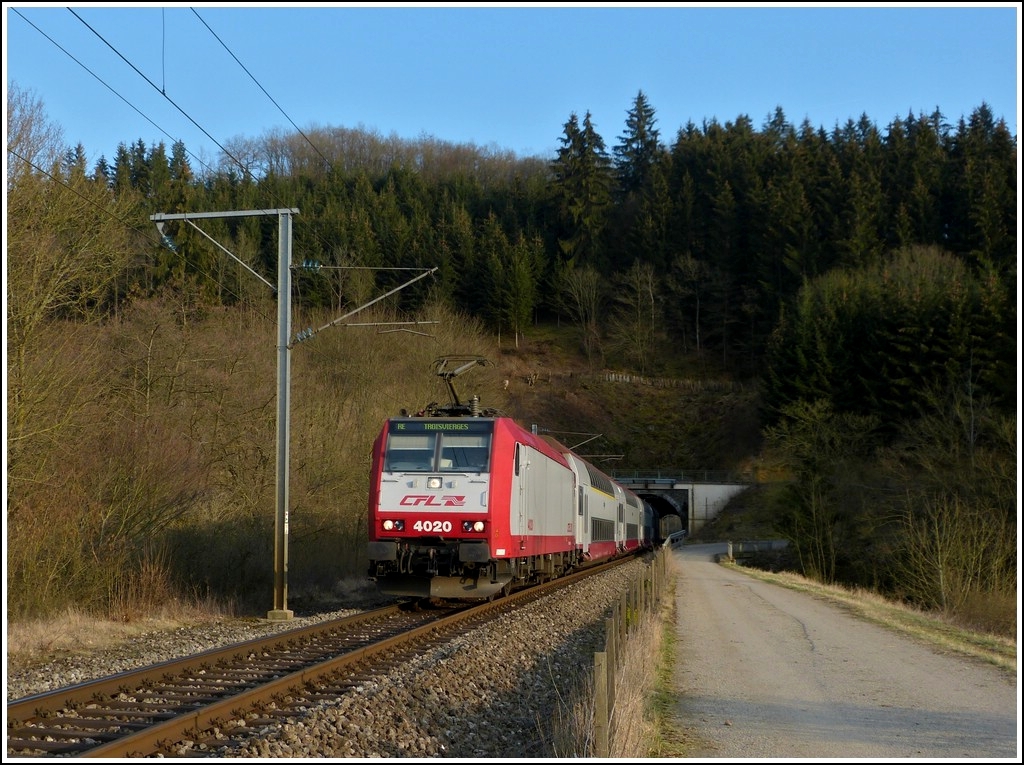 4020 is heading the RE 3766 Luxembourg City - Troisvierges in Lellingen on March 20th, 2012.