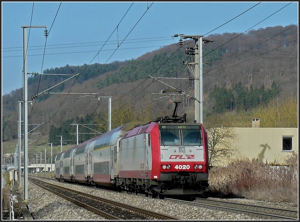 4020 is pushing its train to Wiltz between Lintgen and Mersch on February 18th, 2010.