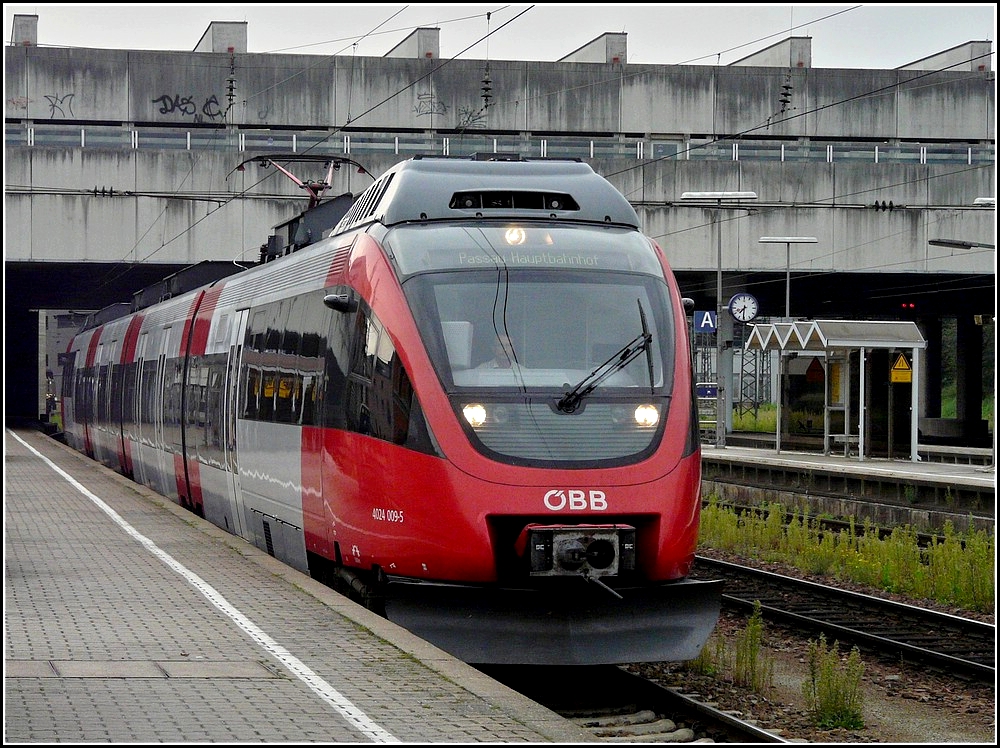 4024 009-5 is arriving at the main station of Passau on September 13th, 2010