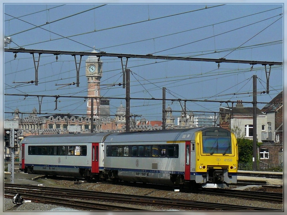 4156 is leaving the station Gent Sint Pieters on April 13th, 2009.