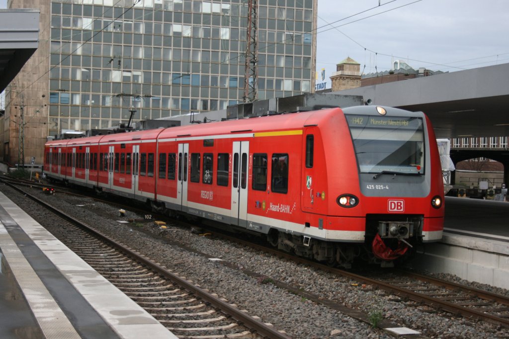425 025-4 with the RB42 to Munster.
Recorded in Essen Central Station on 29.11.2009.