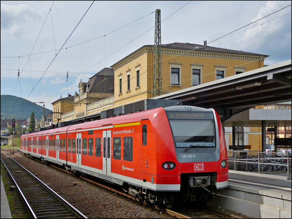 425 202-9 photographed in Neustadt an der Weinstrae on September 18th, 2012.