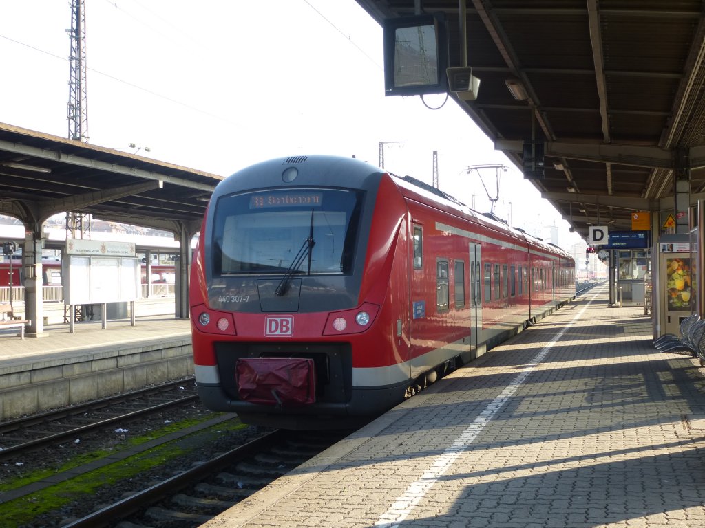 440 307-7 is standing in Wrzburg main station on February 17th 2013.
