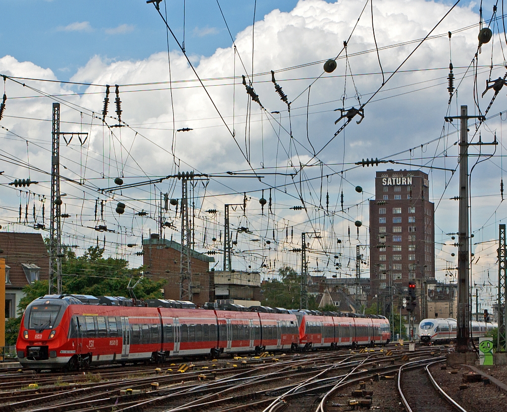 442 257 and 442 263 two coupled 4 pieces  Talent 2  as RE 9 (rsx - Rhein-Sieg-Express) Aachen - Cologne - Siegen on 07.07.2012 here on just before the entrance to the main station Cologne.