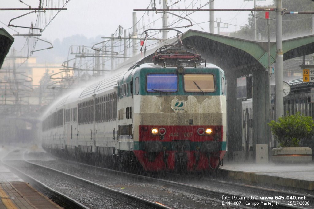 444 e.-007 at IC head----586 > Naples c./Milano c.Le arriving at Campo Marte (FI) under quite a storm visited Florence