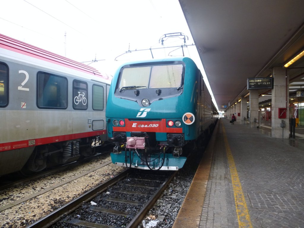 464 030 is standing in Verona P.N. on May 30th 2013.