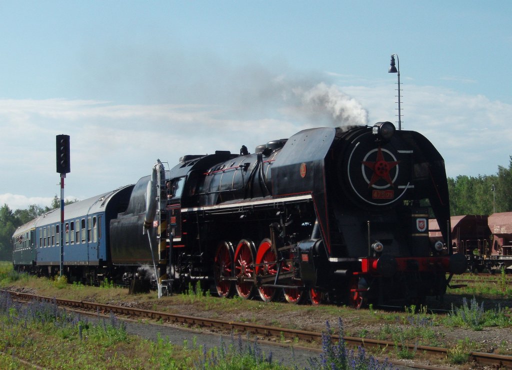 475 179  Noblewoman  arrives at the station Kladno in 2012:06:17