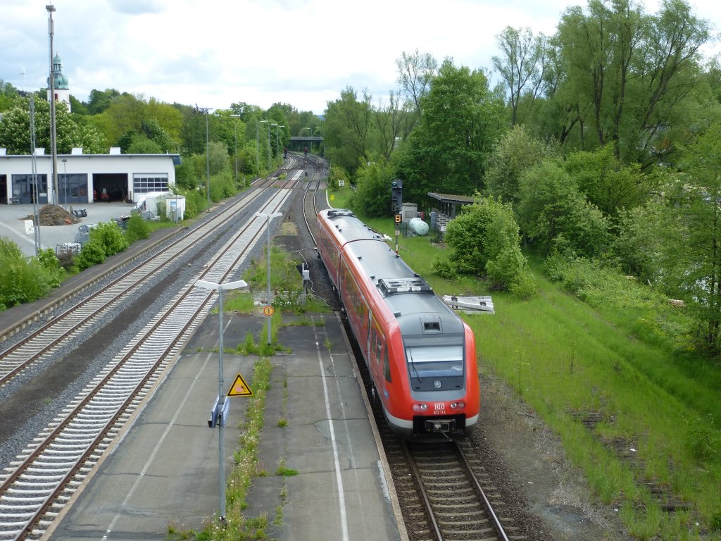 612 114 is driving in Oberkotzau on May 21th 2013.