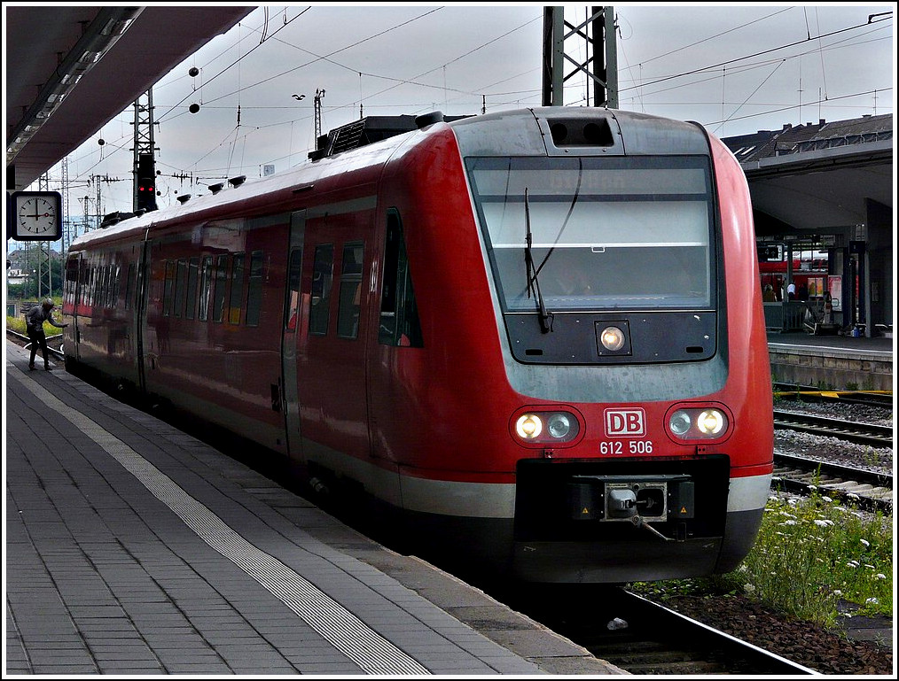 612 506 is waiting for passengers at the main station of Koblenz on June 26th, 2011. 