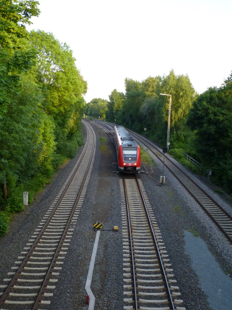 612 665 is driving by Oberkotzau, June 13th 2013.