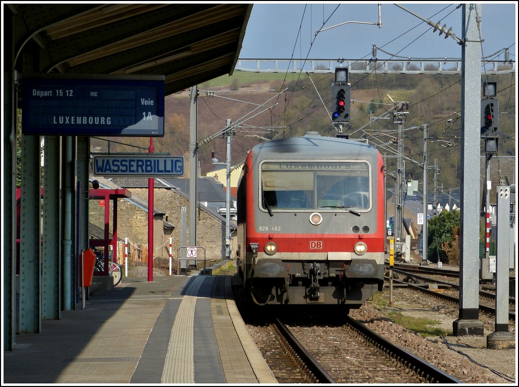 628 462 is entering into the station of Wasserbillig on March 19th, 2012.