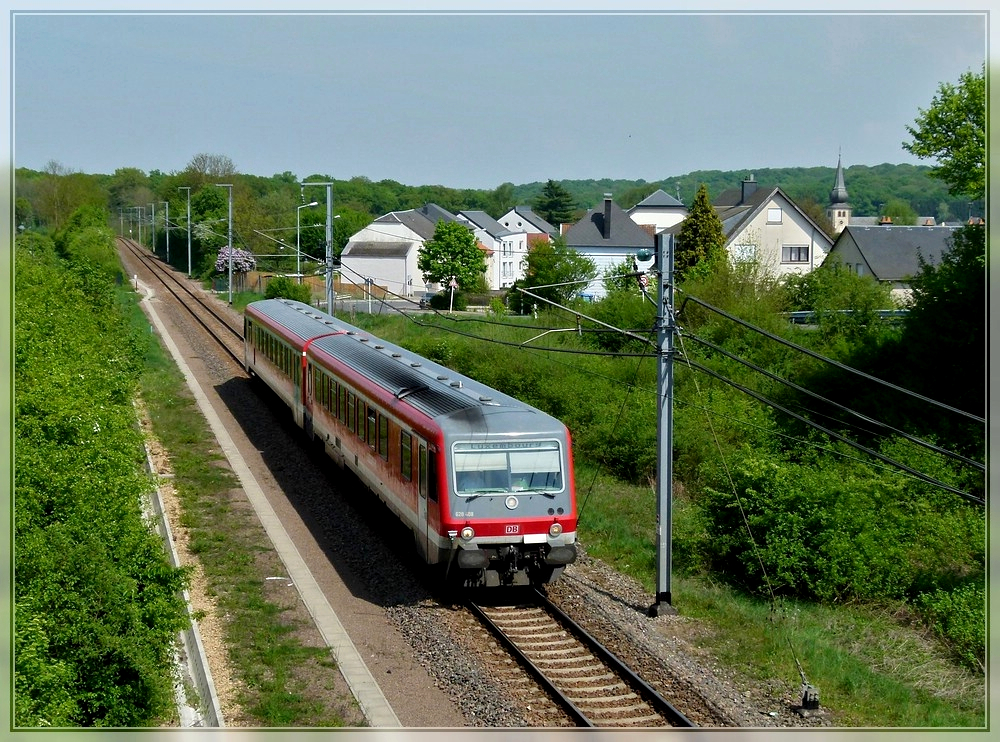 628 488 is running through Moutfort on its way from Trier to Luxembourg Ciry on April 24th, 2011.