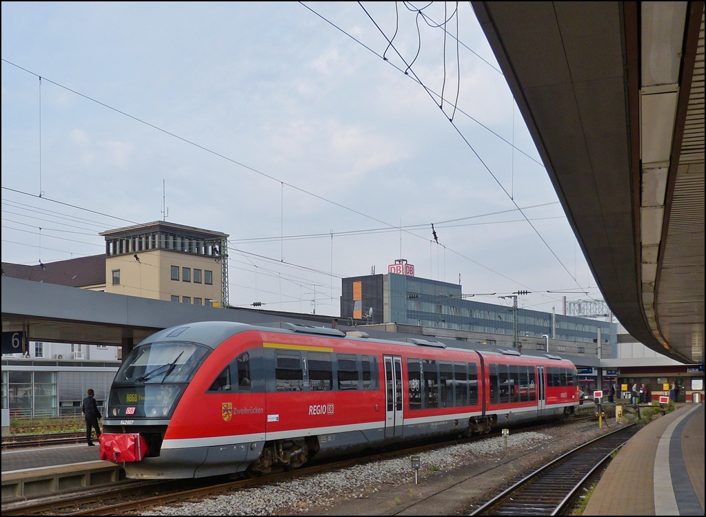 642 607 is waiting for passengers in Saarbrcken main station on September 11th, 2012.